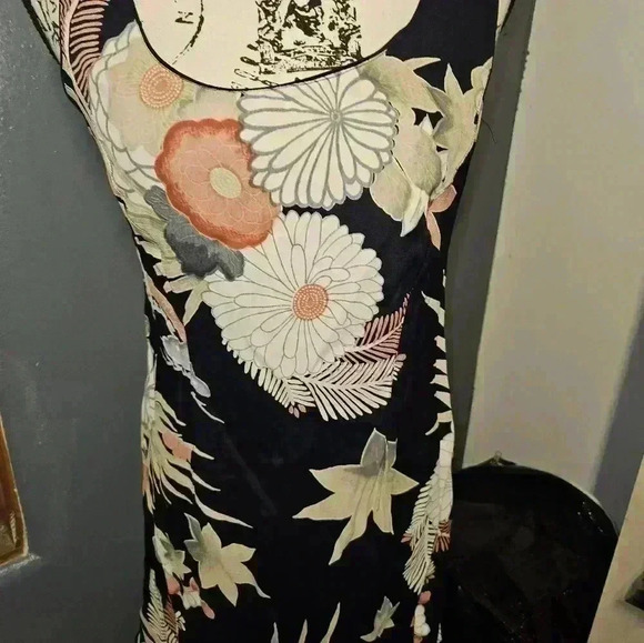 Nostalgia Womans Floral Summer Dress Size S. - Picture 2 of 10
